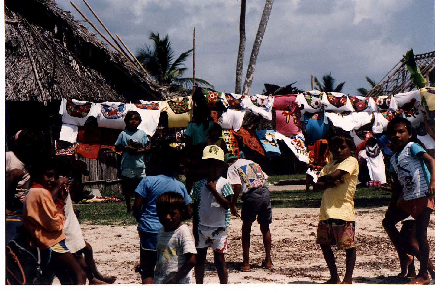 120.jpg, Cuna Indians and wares
San Blas Islands