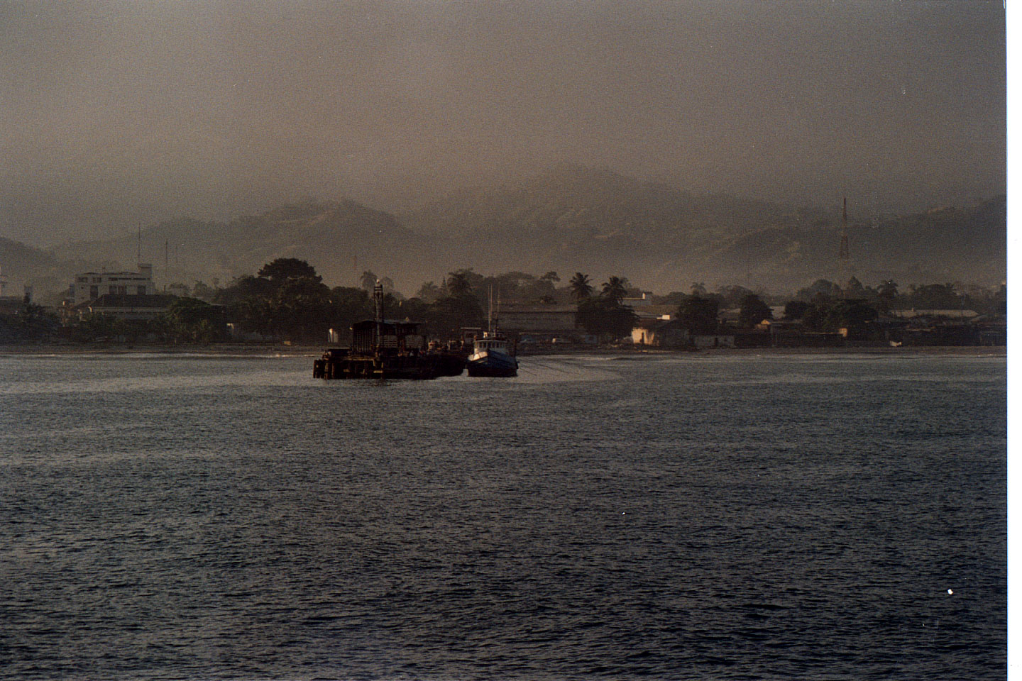 199.jpg, Port town of Ceiba
Honduras