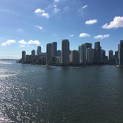 201712-0010 Sailing away from Miami