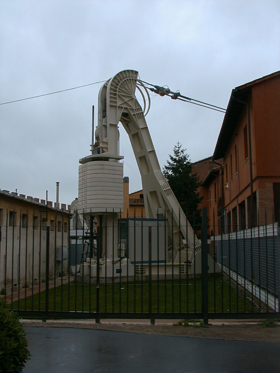 141.jpg, Tower support
