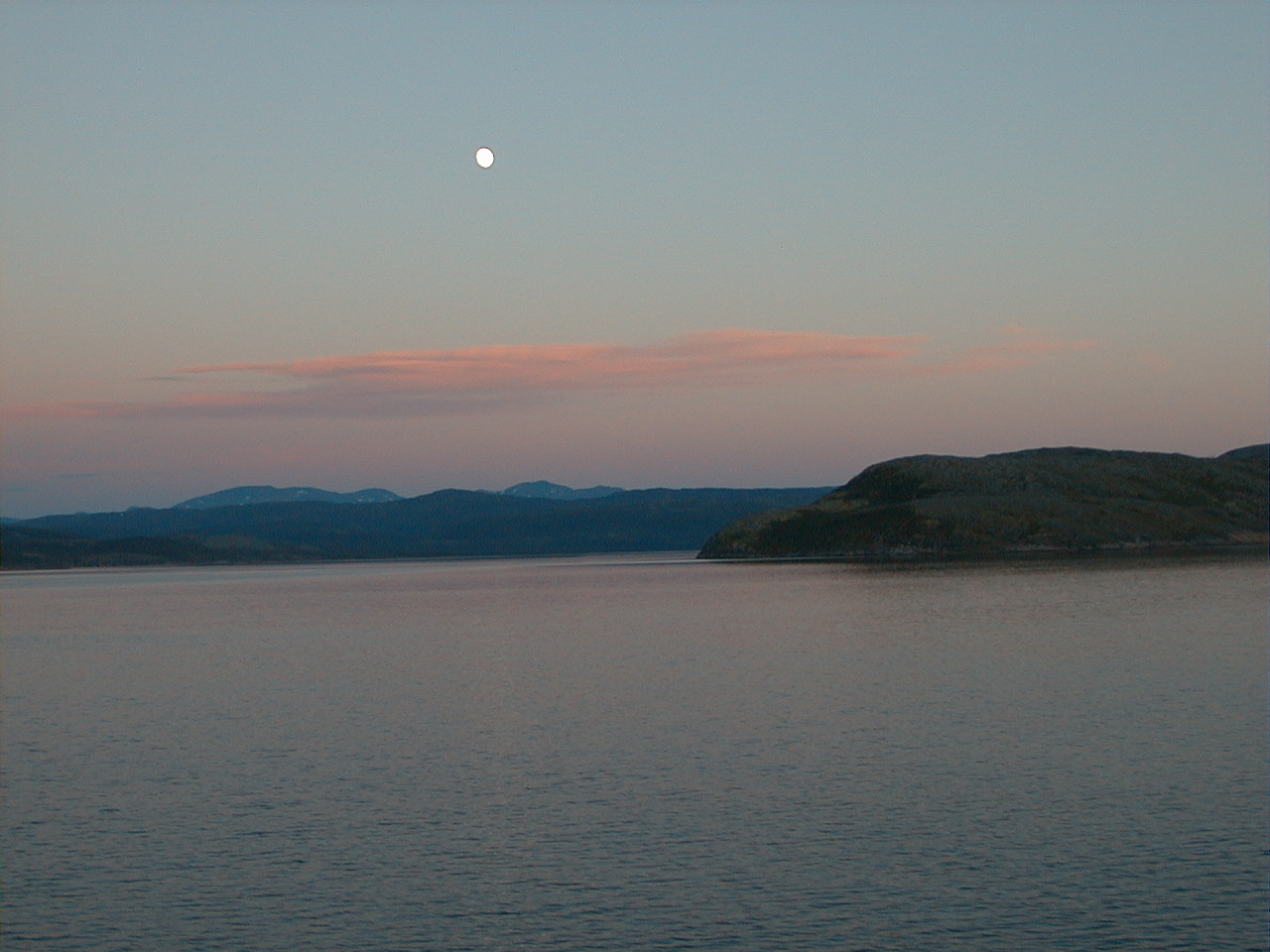 086.jpg, Sunset in
Goose Bay
