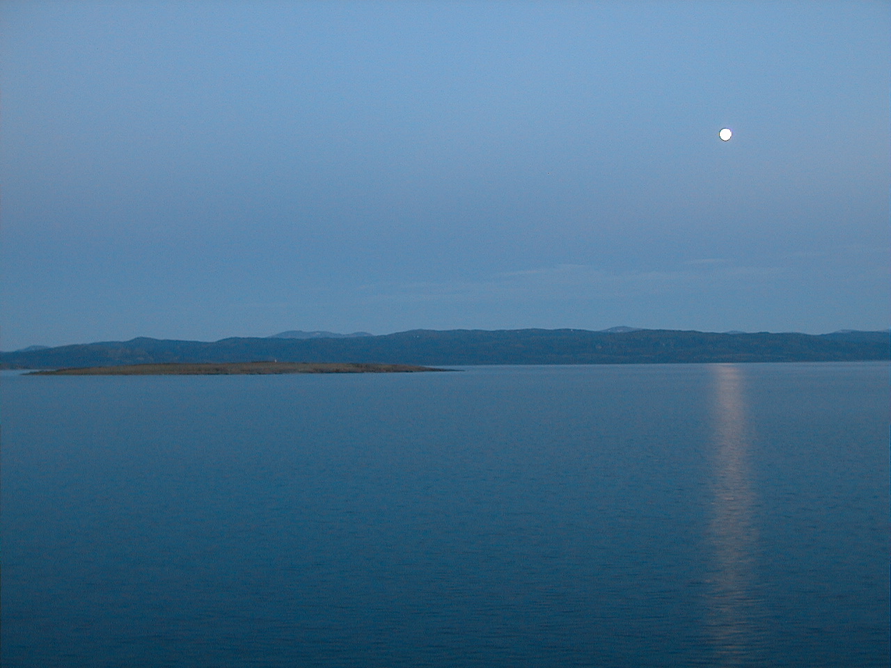 093.jpg, Sunset in
Goose Bay