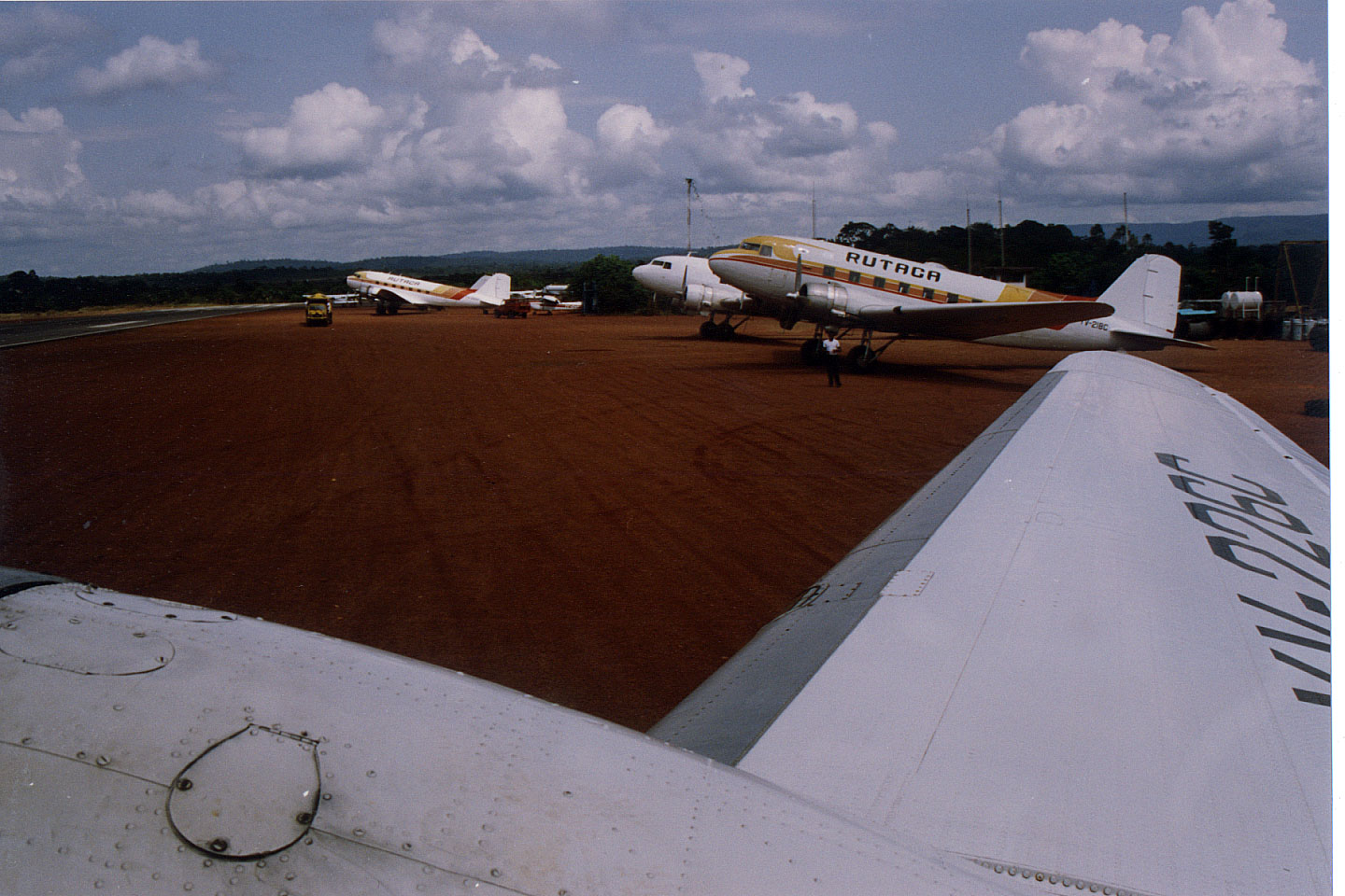 010.jpg, DC3s at
Canaima