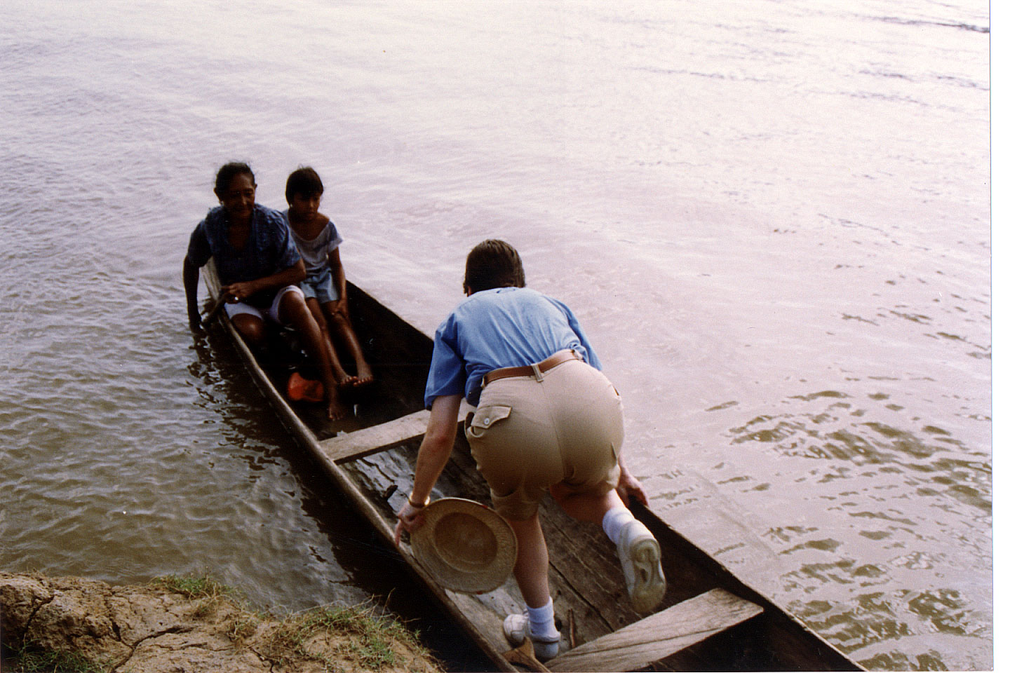 074.jpg, Back to the ship
by dug-out canoe