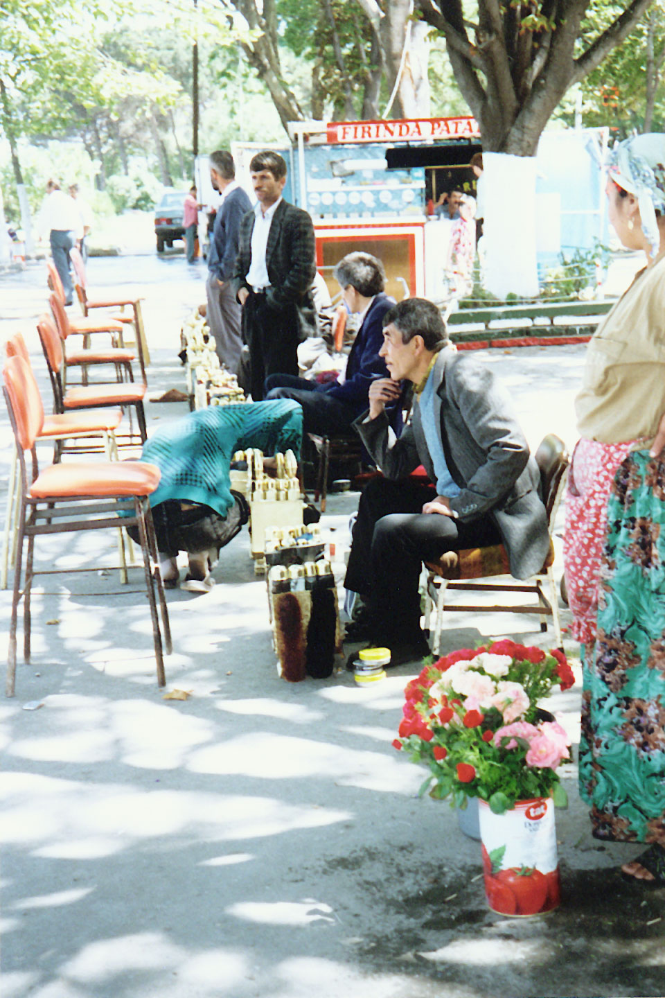 197.jpg, Shoe shines
Asian side