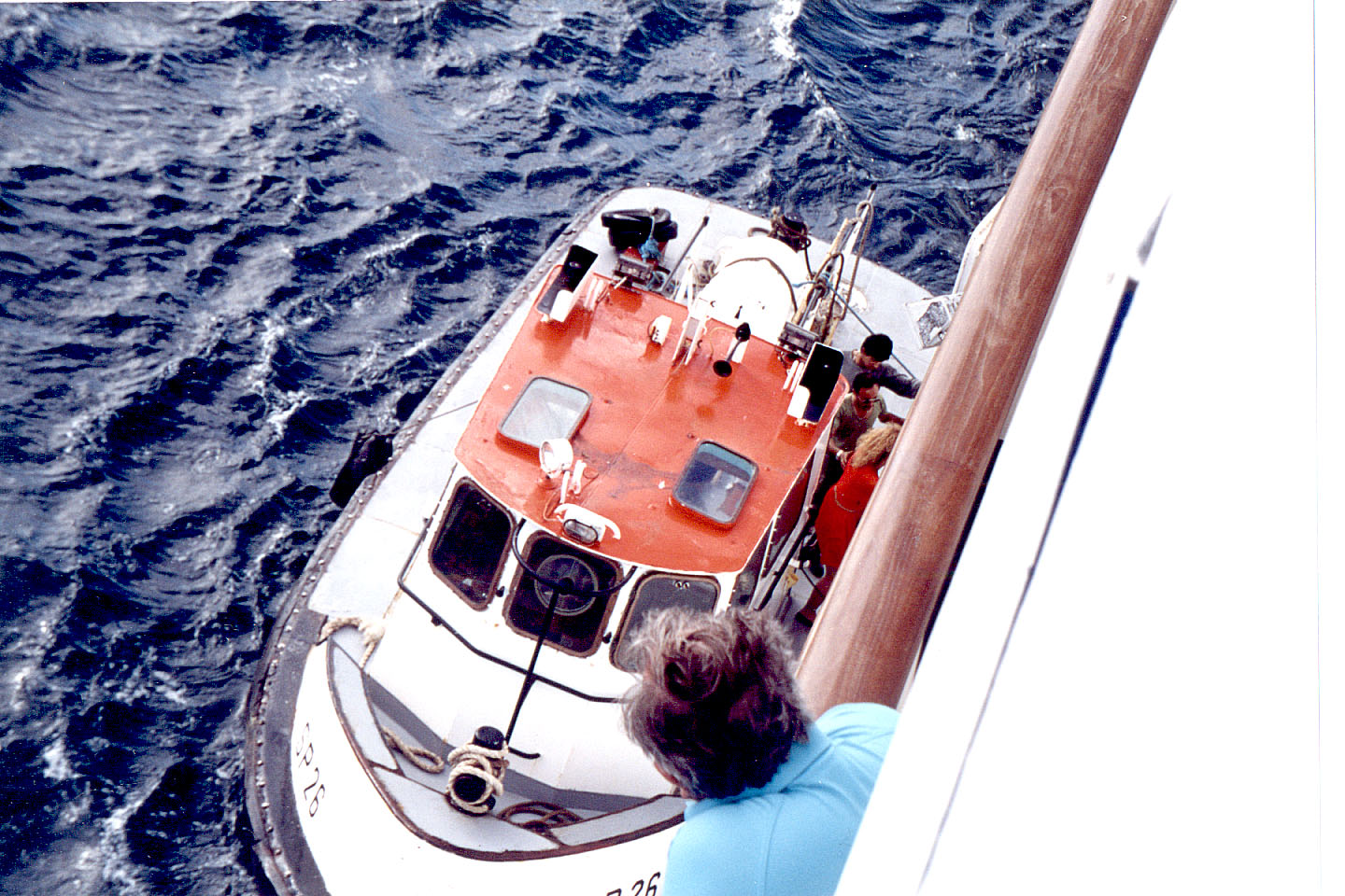 051.jpg, Pilot bringing
stewardess who
missed the boat!
