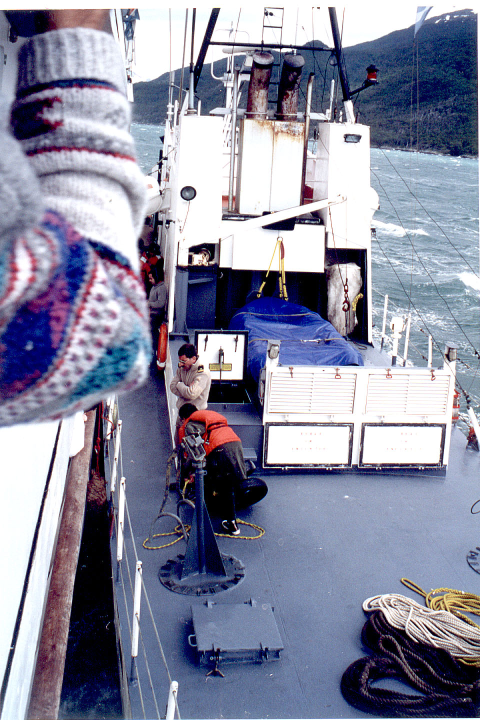 093.jpg, Pilot boat stuck
on lee side
