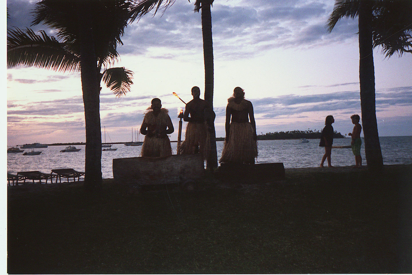 083.jpg, Torch lighting
Regent of Fiji