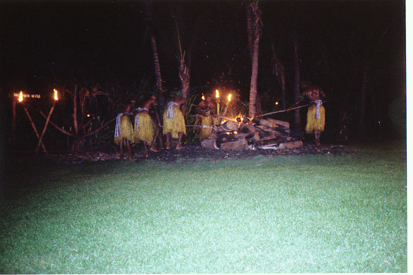 193.jpg, Firewalking at the
Regent of Fiji