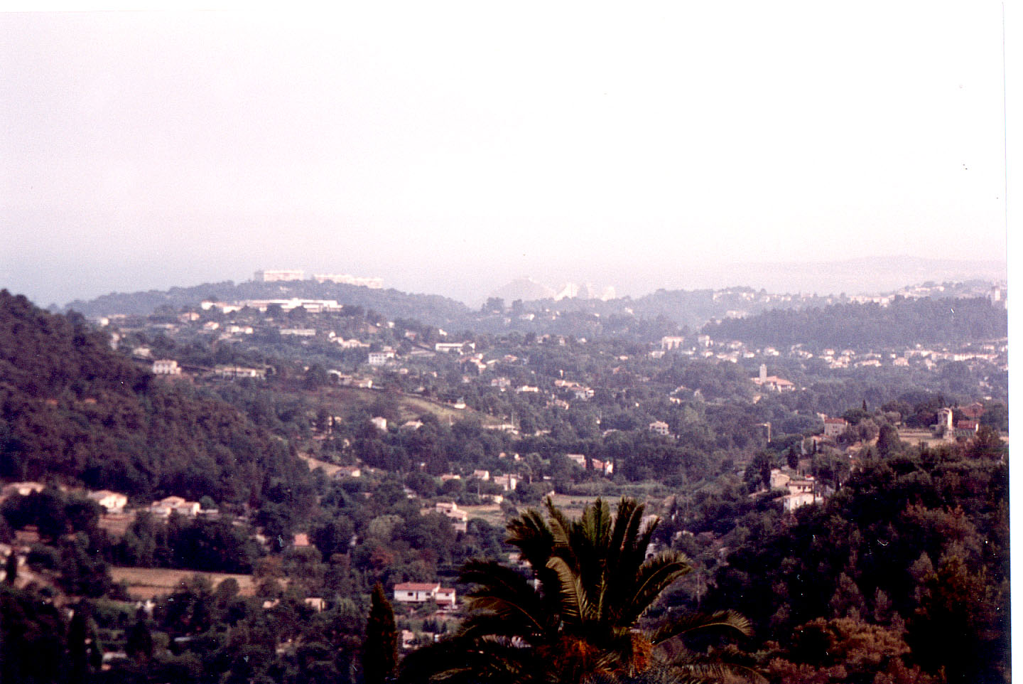 044.jpg, view to the ocean
from St Paul de Vence