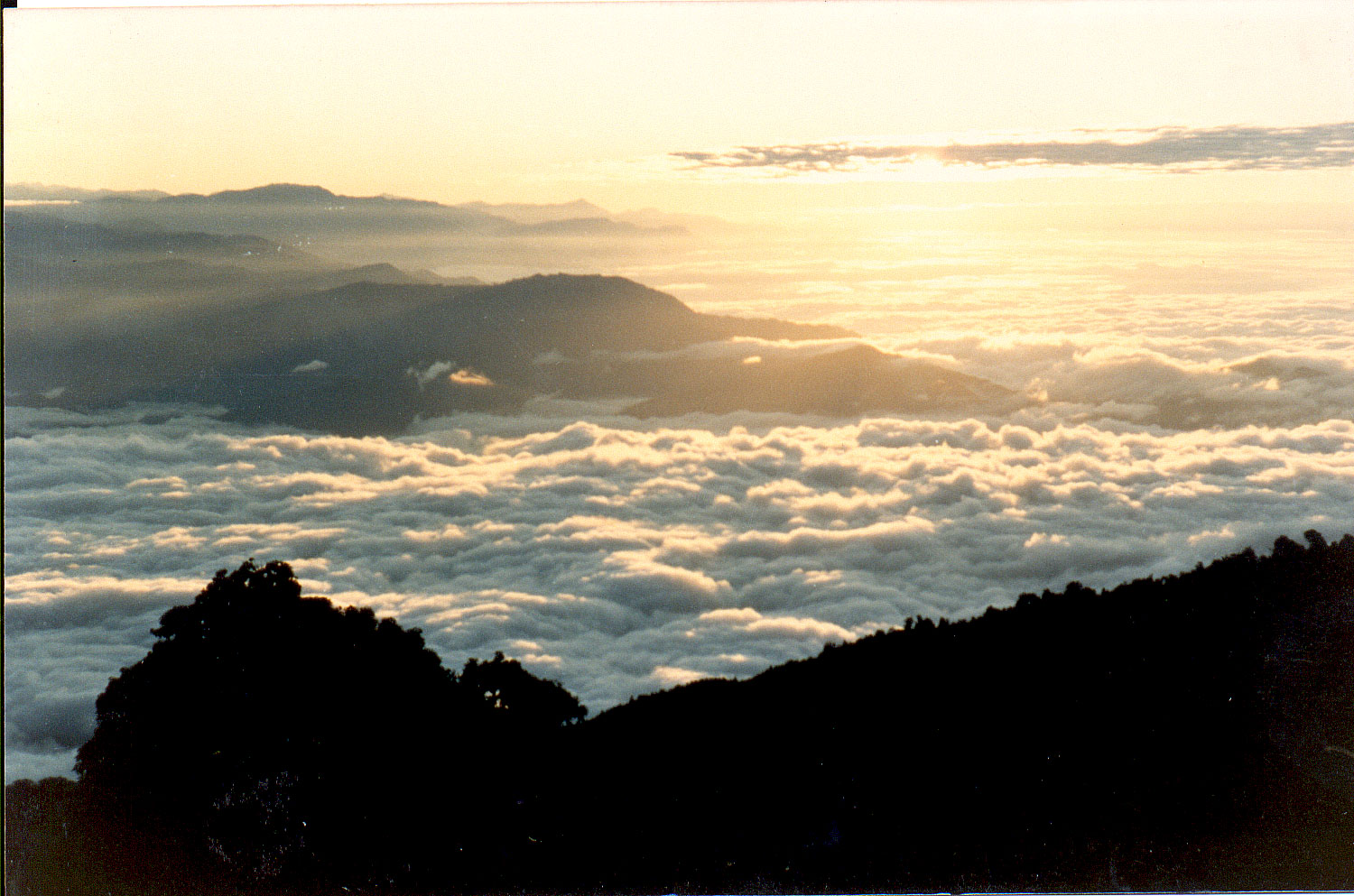 01-24a.jpg, Sunrise at Tiger Hill
Darjeeling