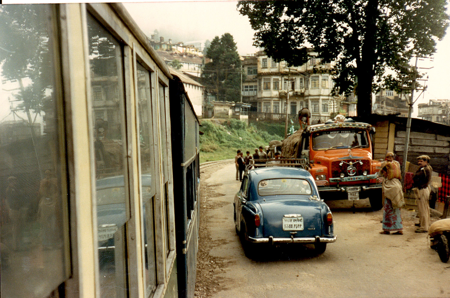 02-16.jpg, Train trip
Darjeeling