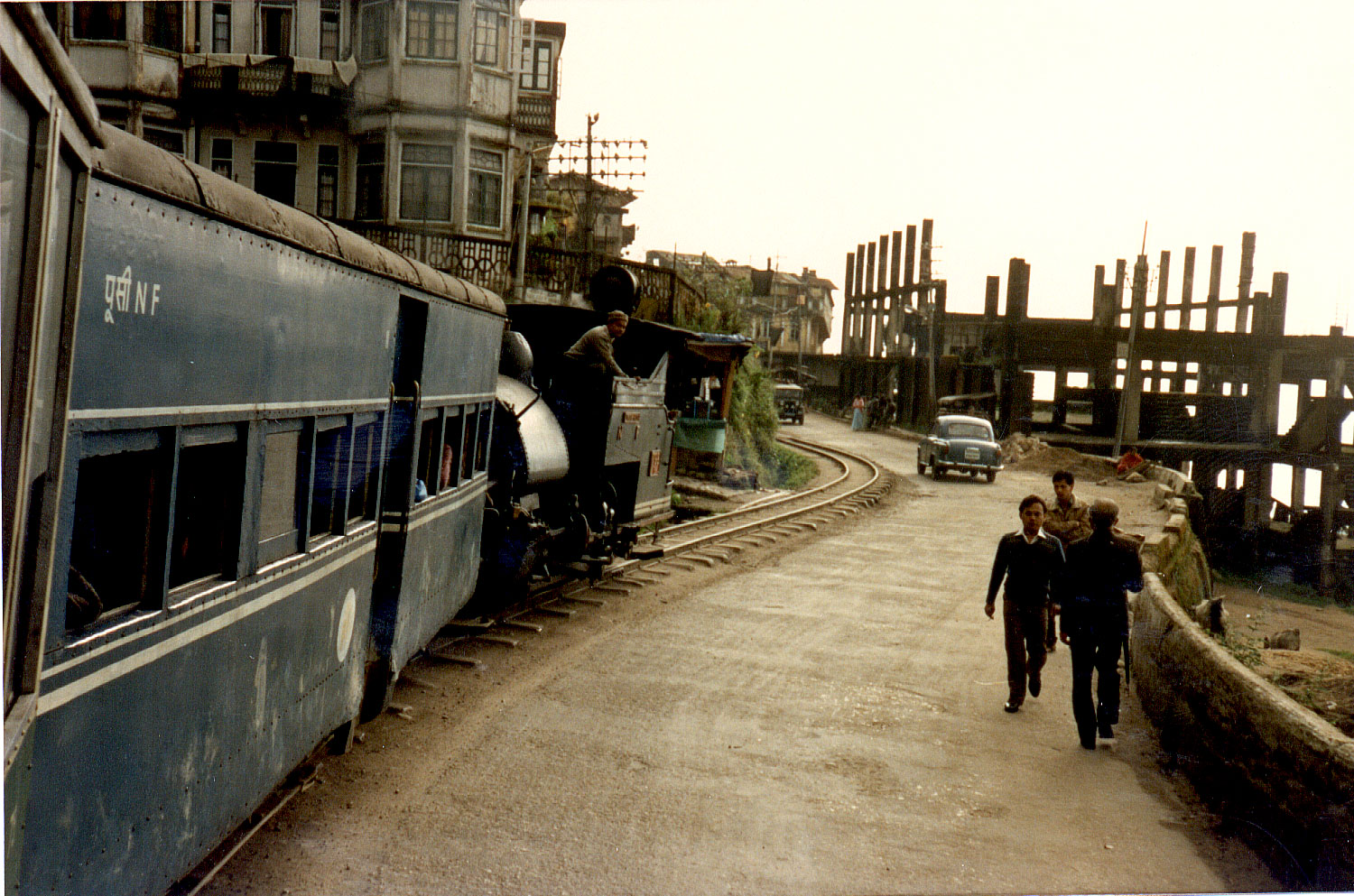 02-17.jpg, Train trip
Darjeeling