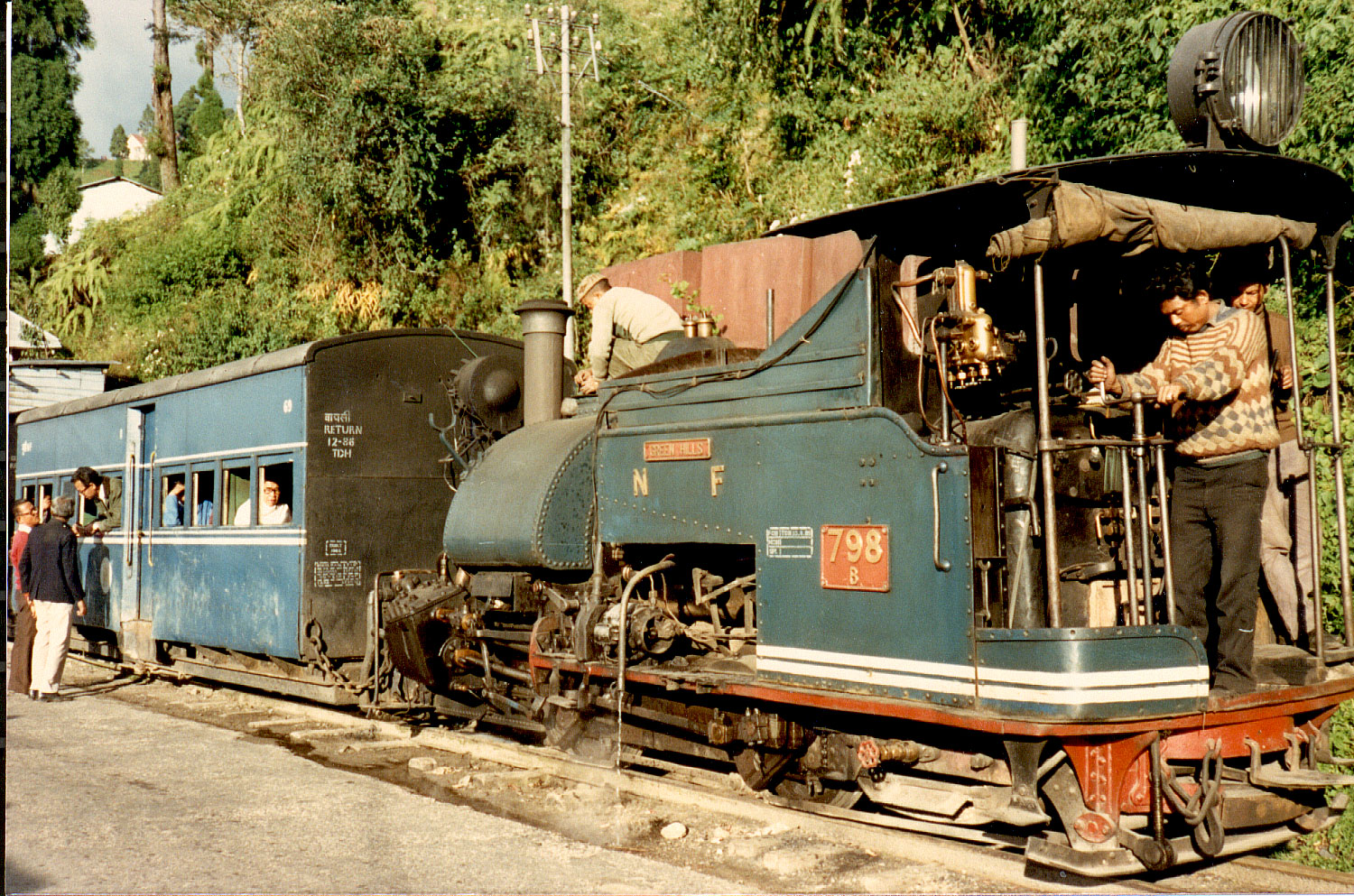 02-19.jpg, Train trip
Darjeeling