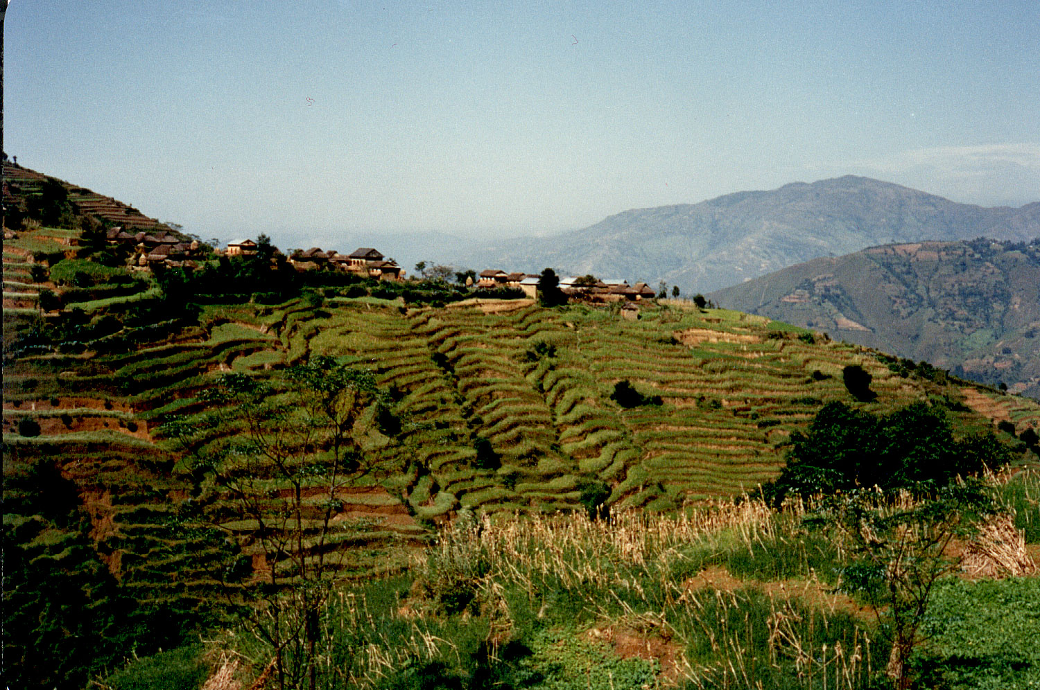 07b-25.jpg, walking to Dil's village
near Kathmandu