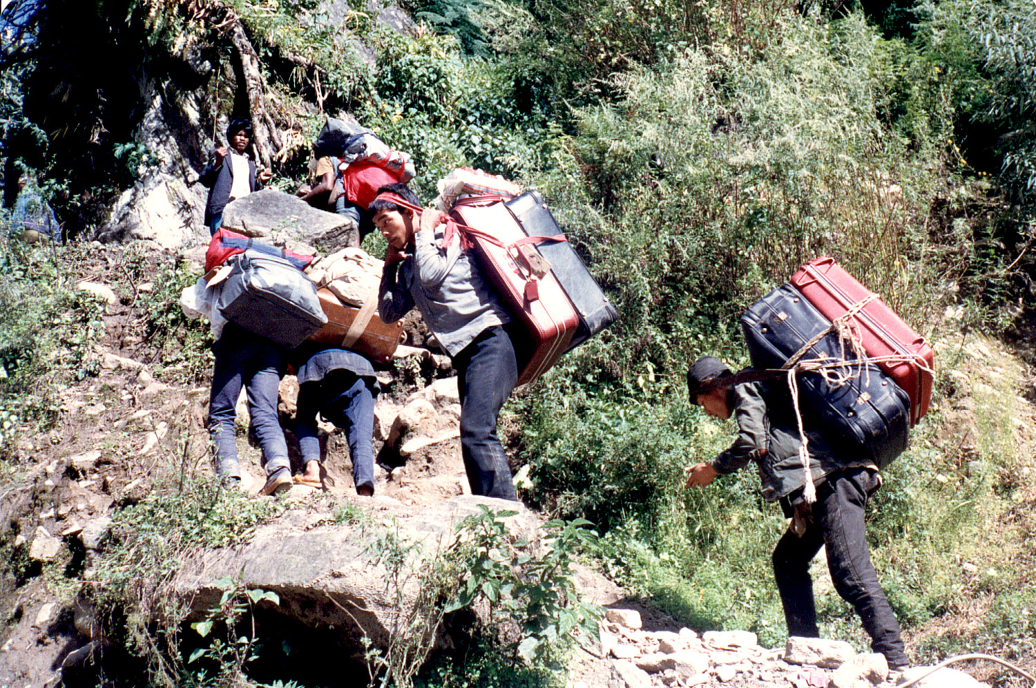 09-36.jpg, Climbing to Tibet,
around the rockslide