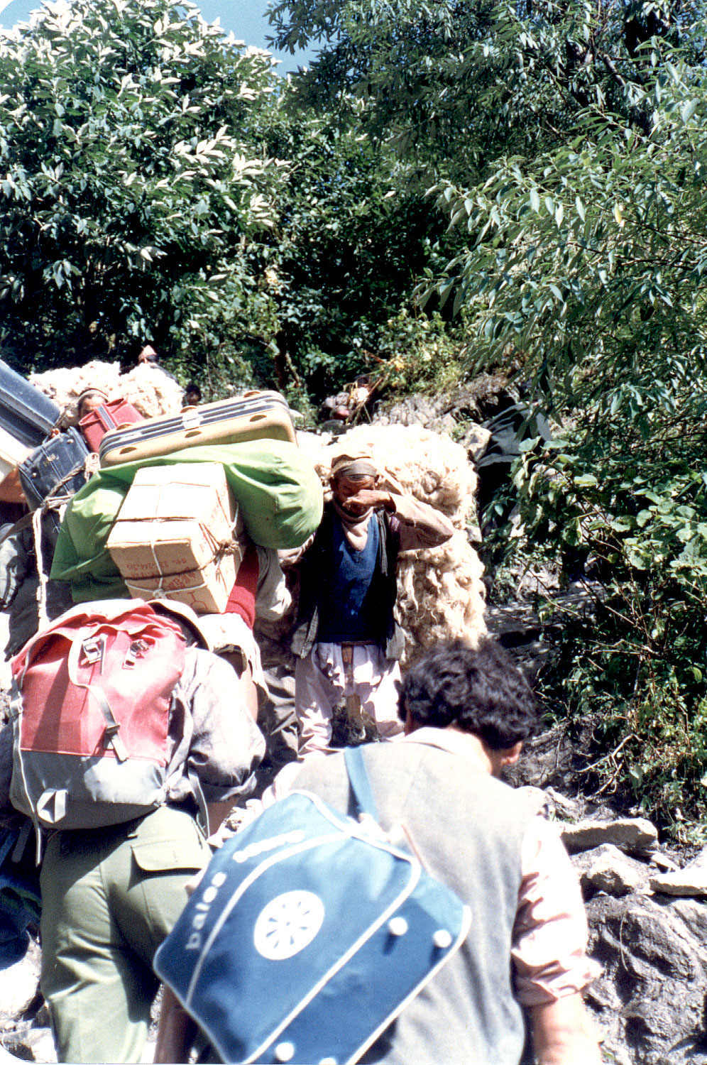 10-01.jpg, Climbing to Tibet,
around the rockslide