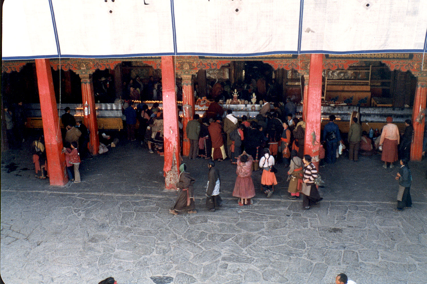 13-02.jpg, Jokhang Temple
Llasa, Tibet