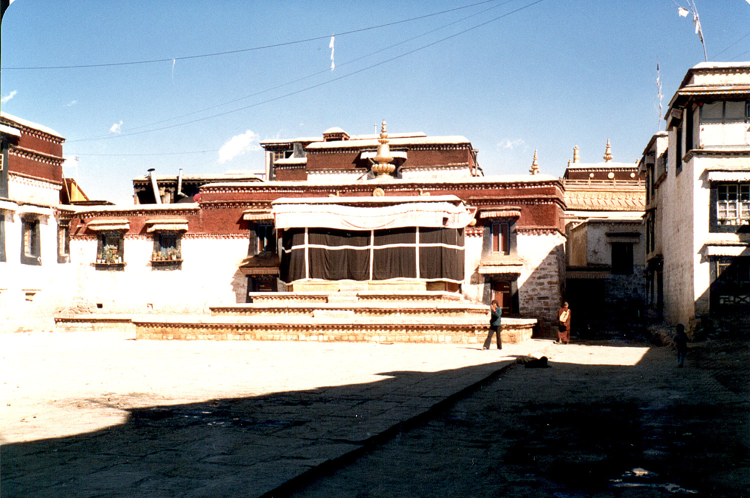 13-18.jpg, Jokhang Temple
Llasa, Tibet