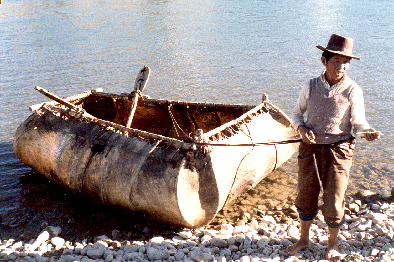 14-18.jpg, Yak-skinned boat
Llasa