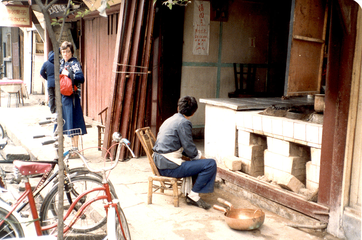 15-22.jpg, Washing dishes
Chendu, China