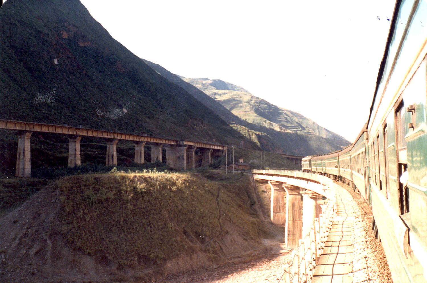 15-26.jpg, Train, Chendu to Kunming