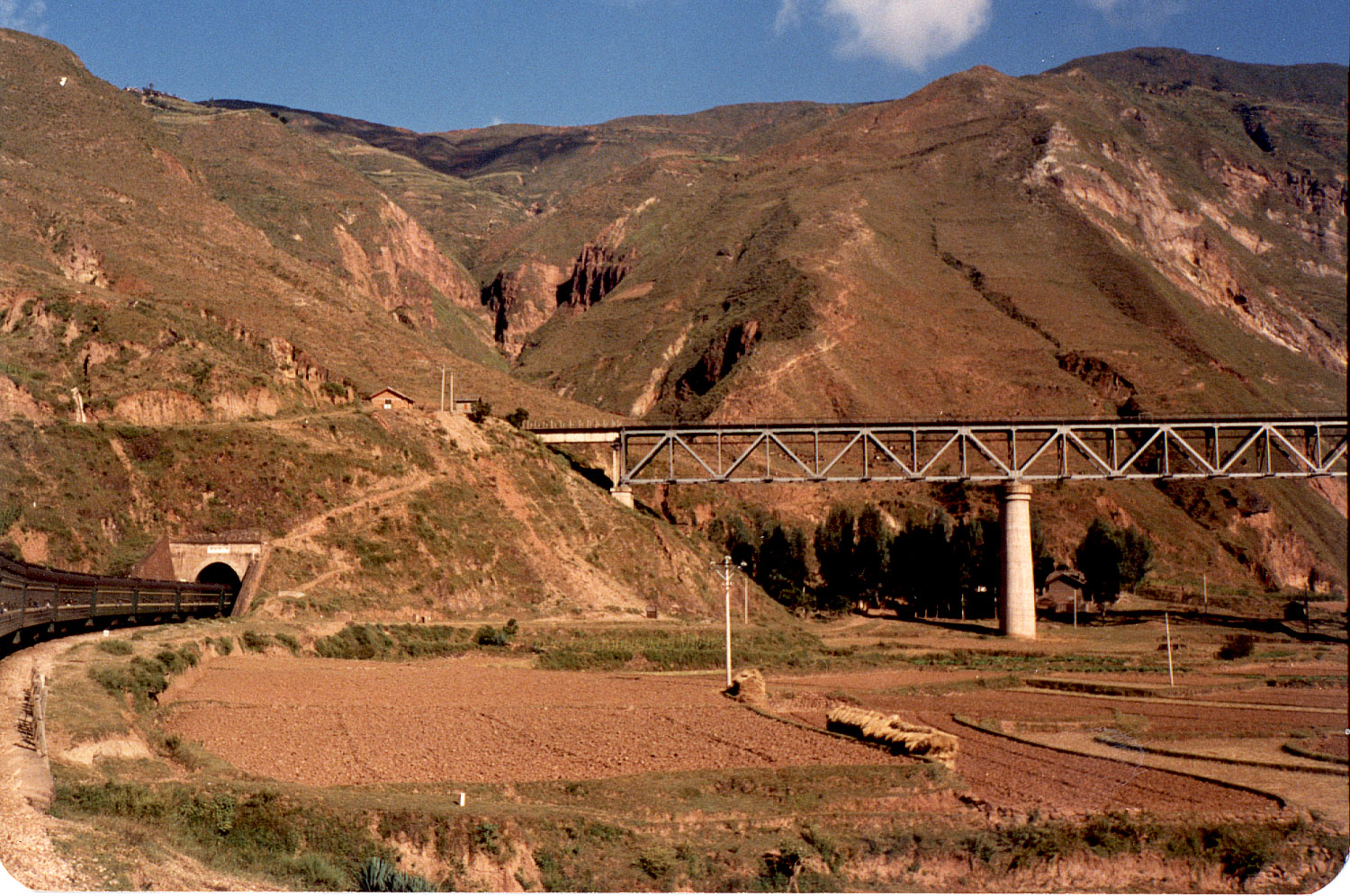 15-27.jpg, Train, Chendu to Kunming