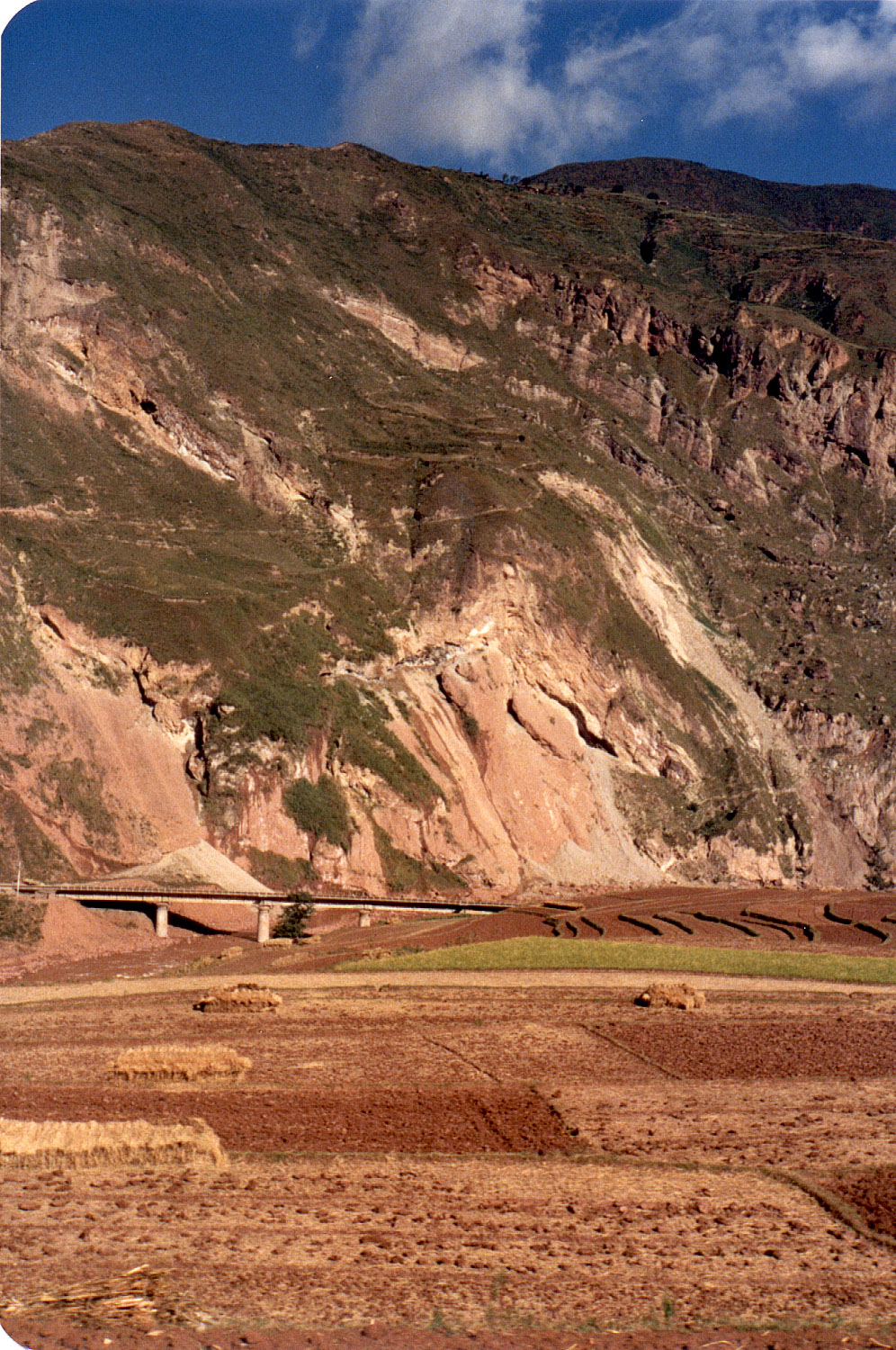 15-28.jpg, Train, Chendu to Kunming