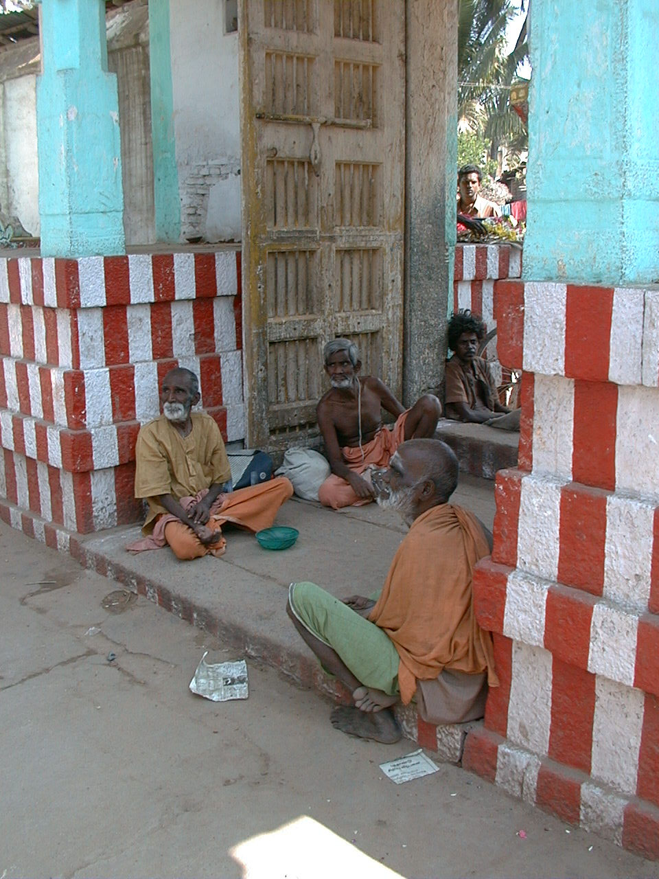 099.jpg, Temple beggars