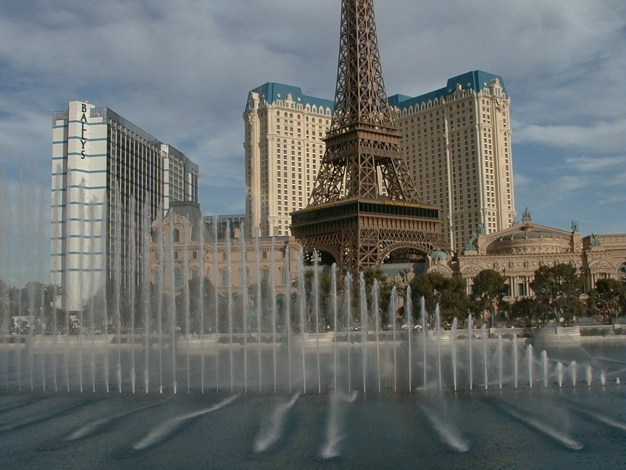 023.jpg, Paris (and
Bellagio fountains)