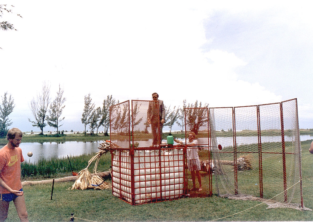 198506-01.jpg - Baymont picnic