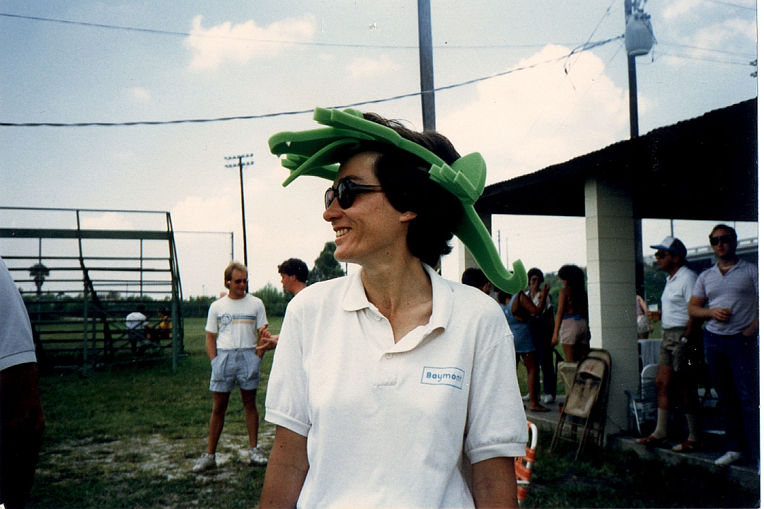 198705-01.jpg - Baymont picnic