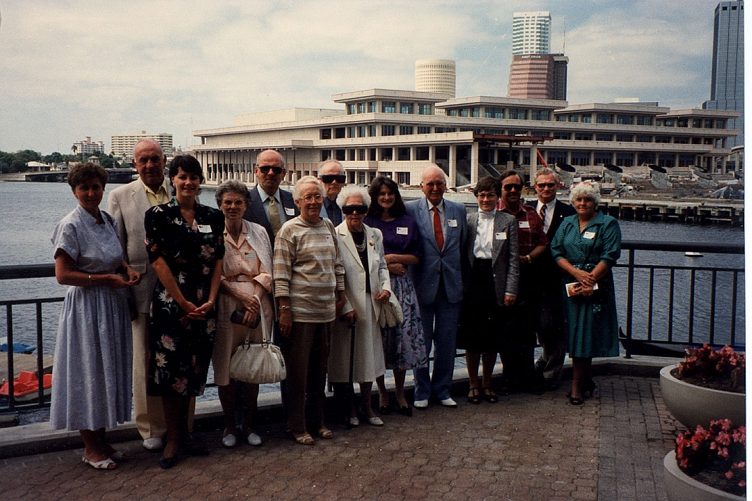 199005-11.jpg - Queen's alumni Harbour Island