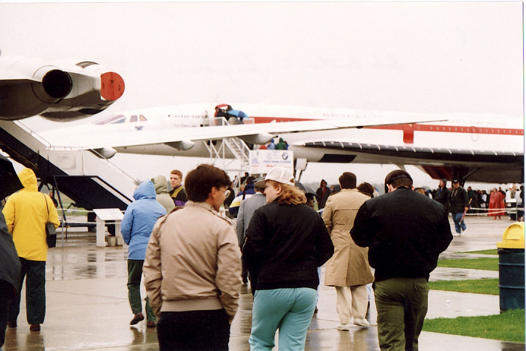 199209-01.jpg - Bob Britton at Duxford air show