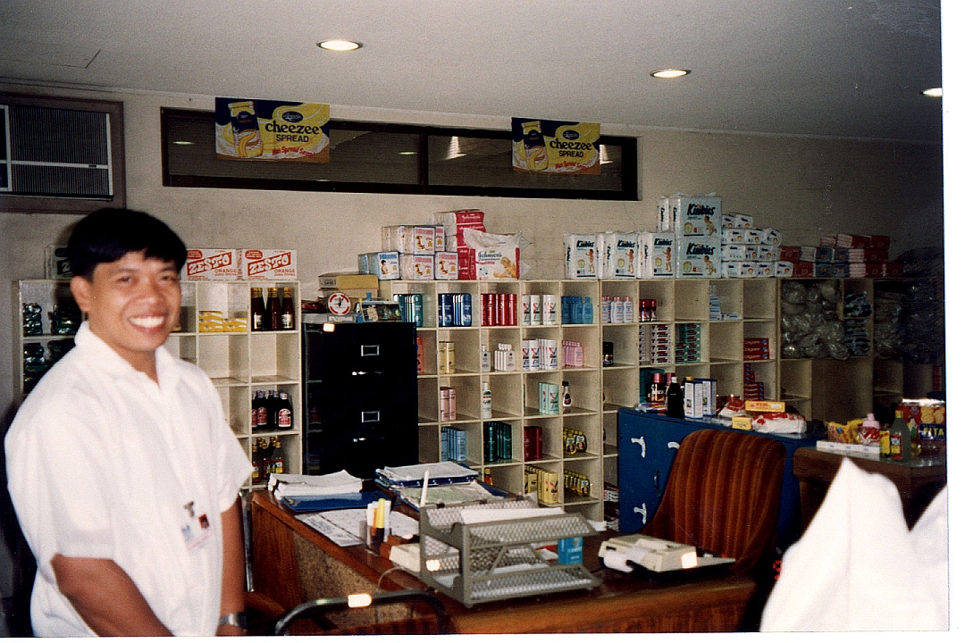 199309-09.jpg - Saztec food store!