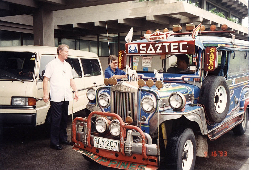 199309-14.jpg - The Saztec bus!