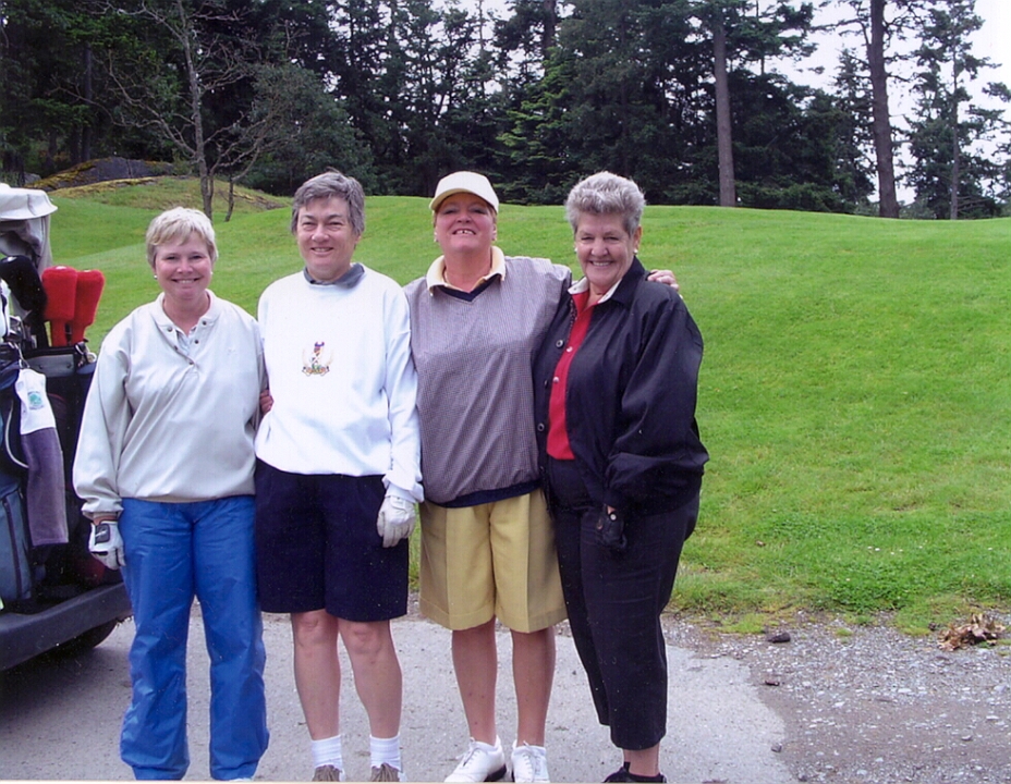 200405-01.jpg - Gorge Field Day - Lorna Dreher, Issy English (Pender), Carol Howell