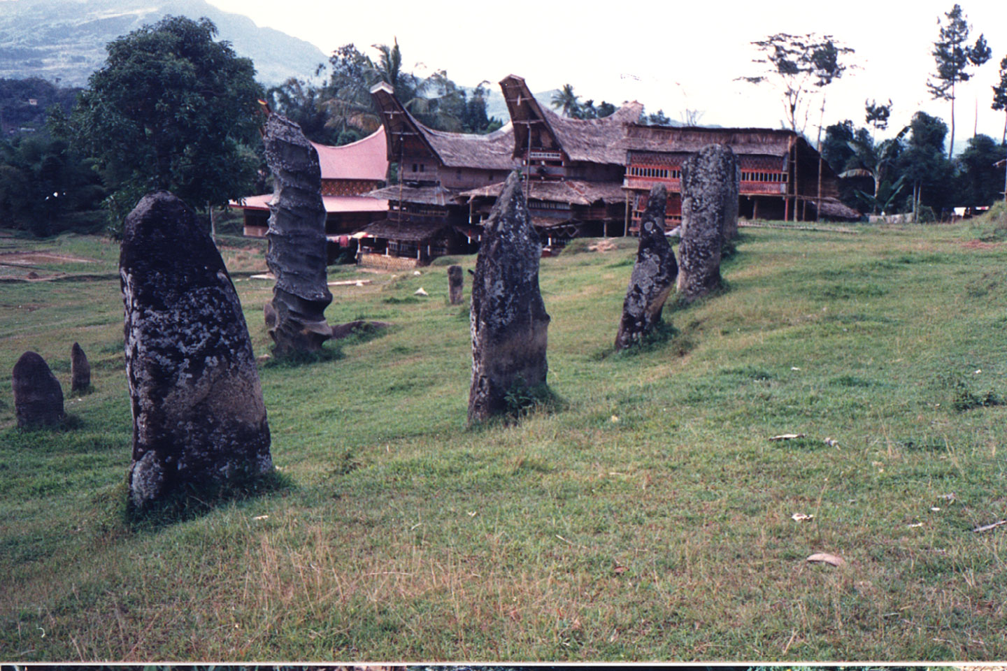 04-17.jpg, Village around
megaliths