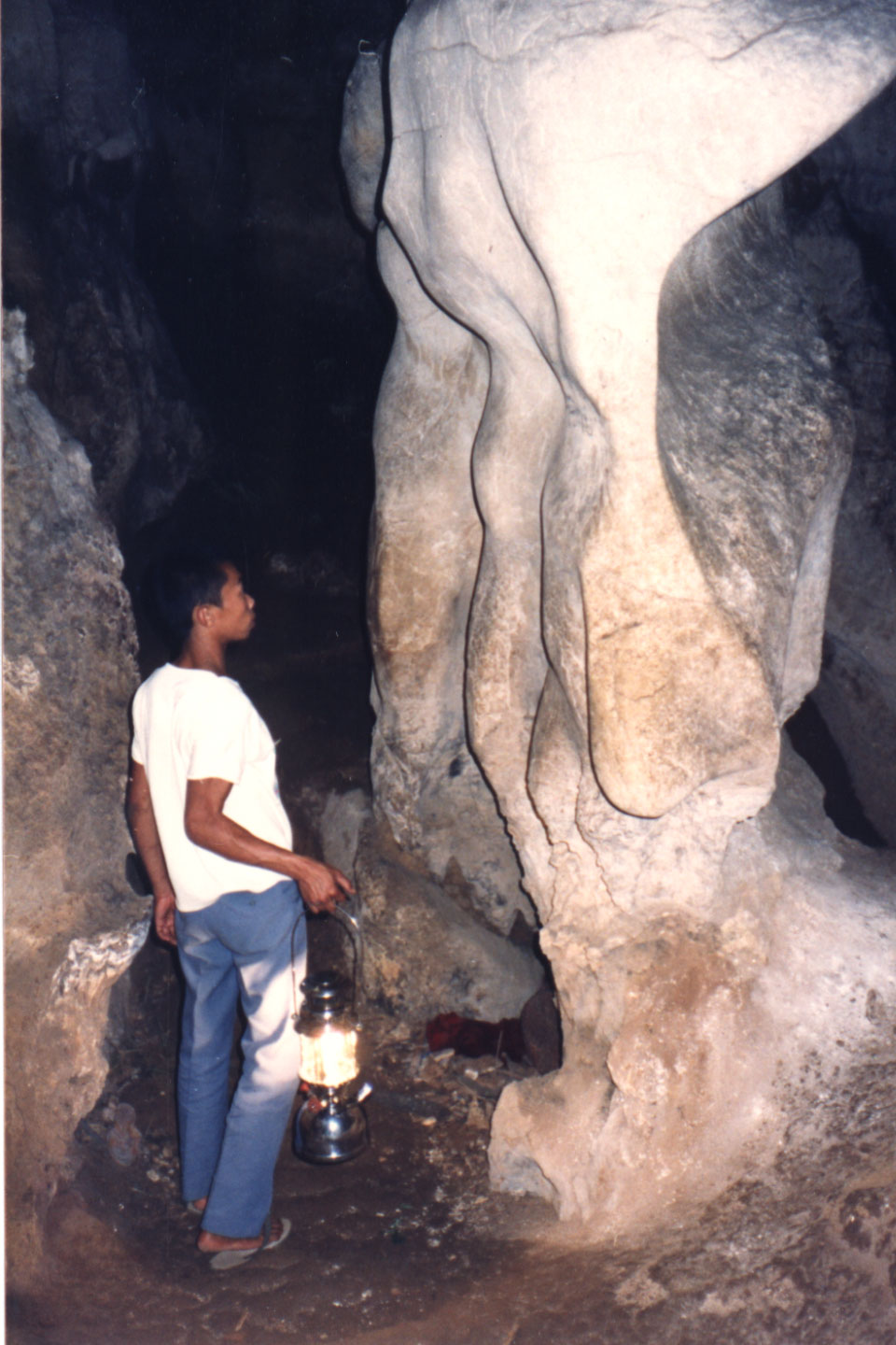 05-35.jpg, Cave graves