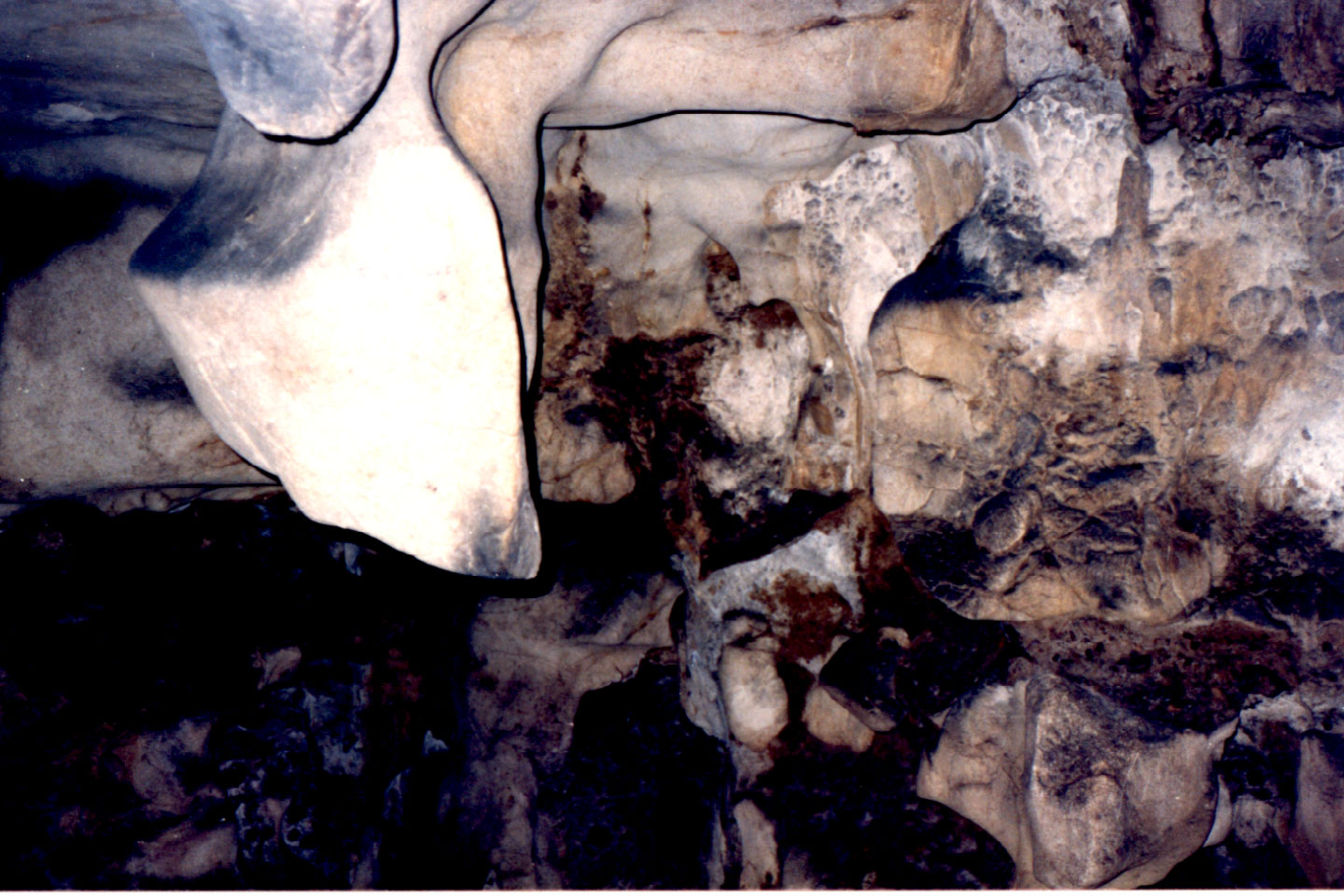 05-36.jpg, Cave graves