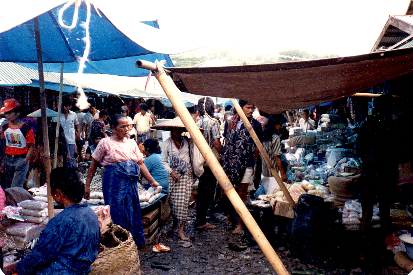 06-12.jpg, Market