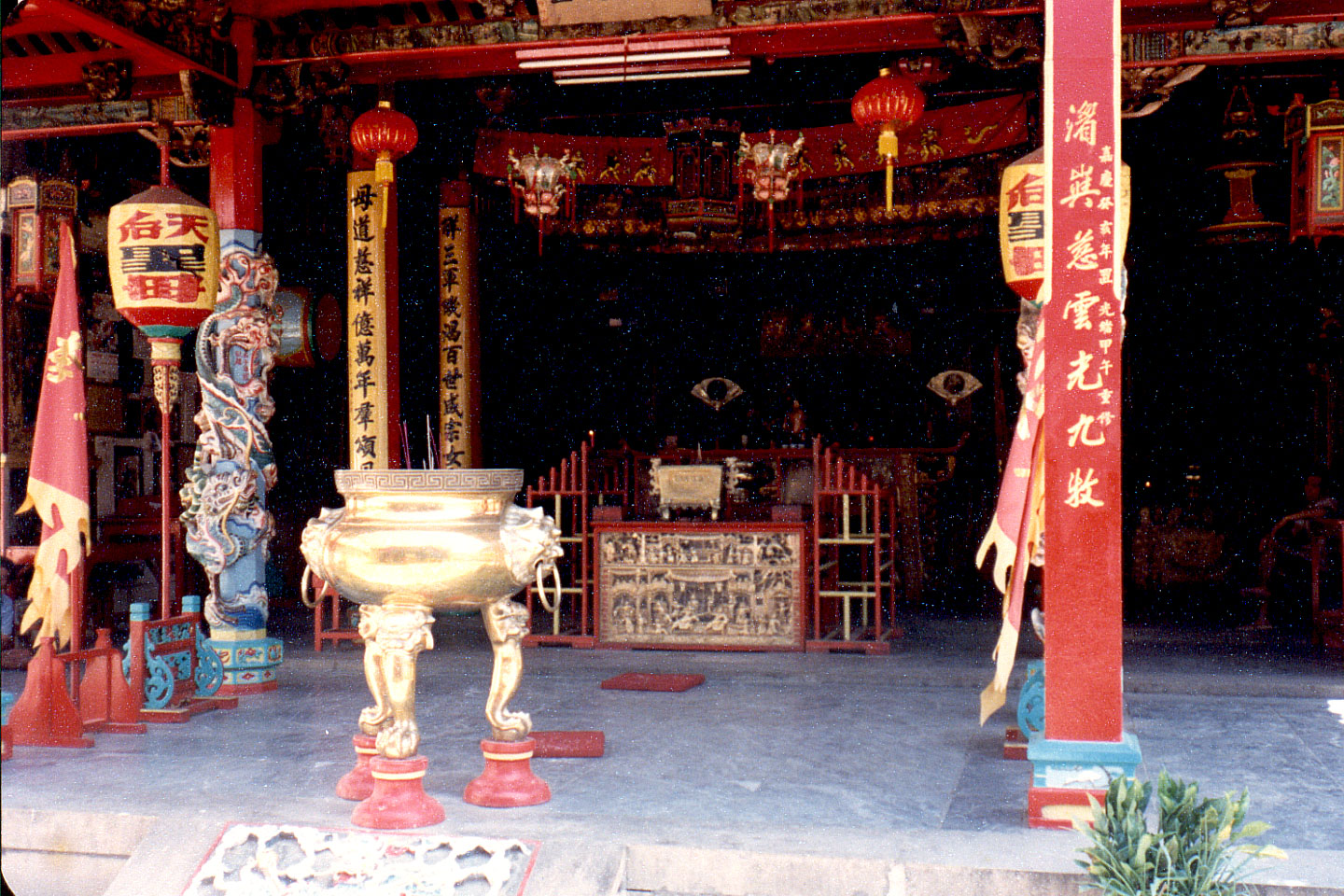 06-28.jpg, Chinese temple
Ujung Pandang