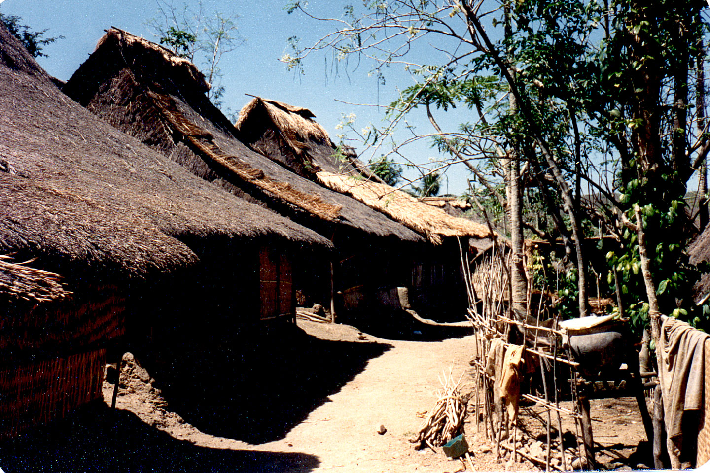 07-35.jpg, Local village
Lombok