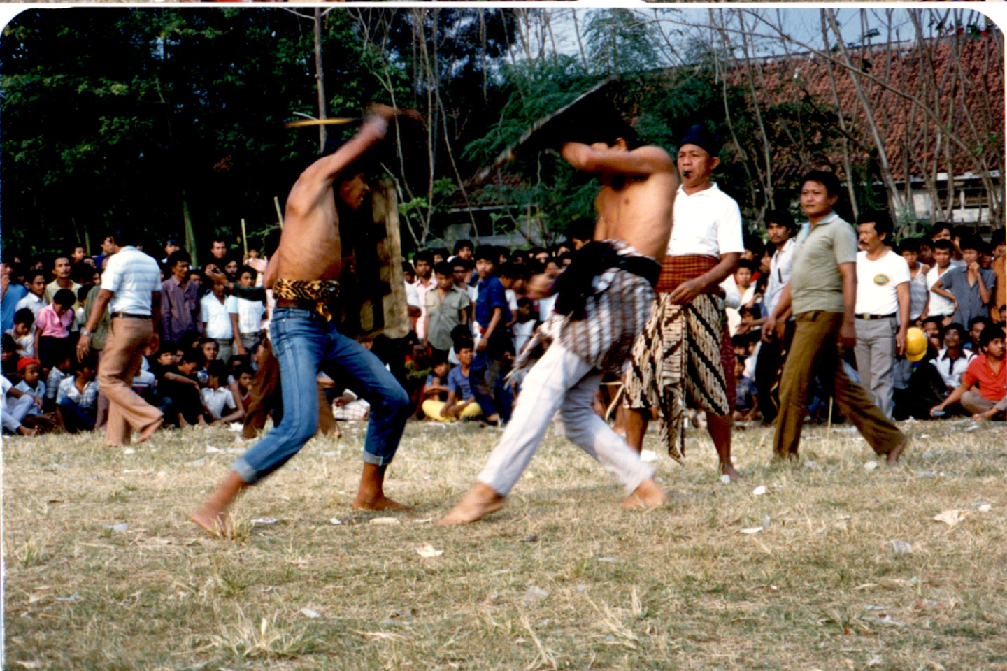 08-15.jpg, Traditional fighting