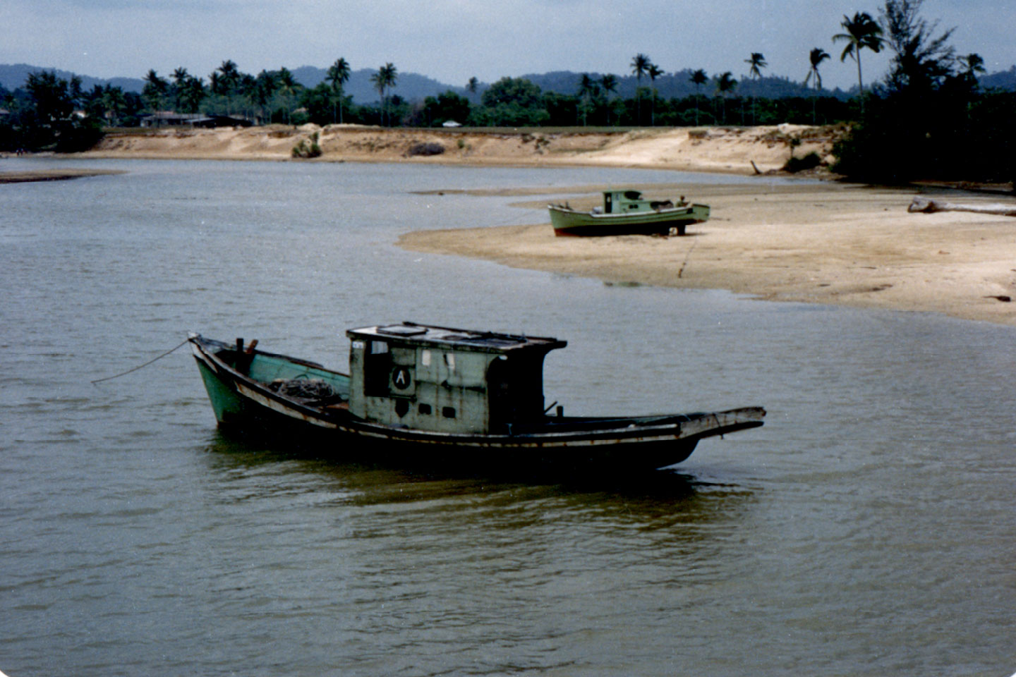 08-38.jpg, Fishing village