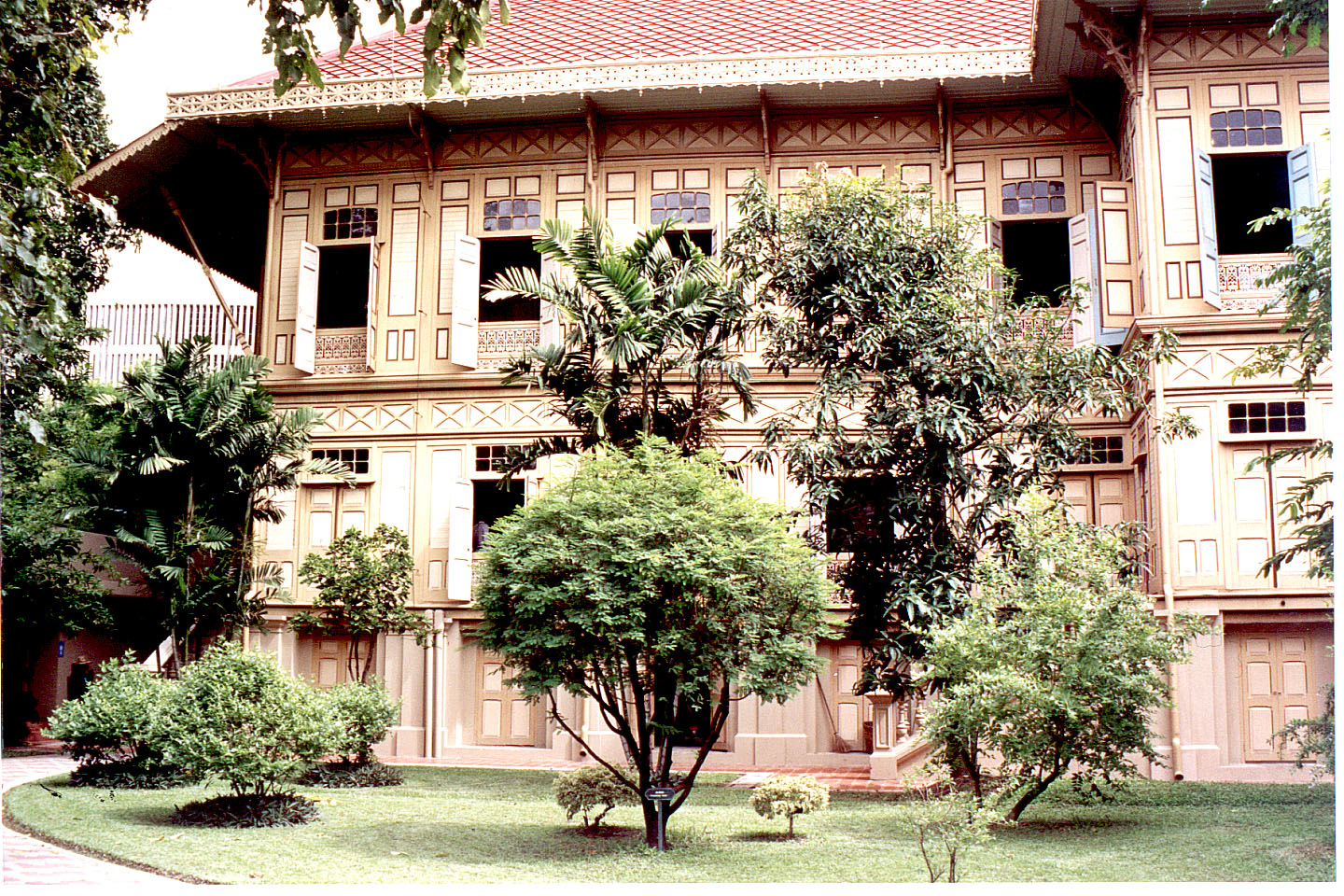 055.jpg, Teak Palace
Bangkok