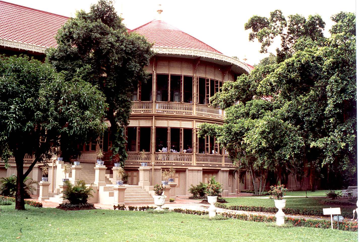 056.jpg, Teak Palace
Bangkok