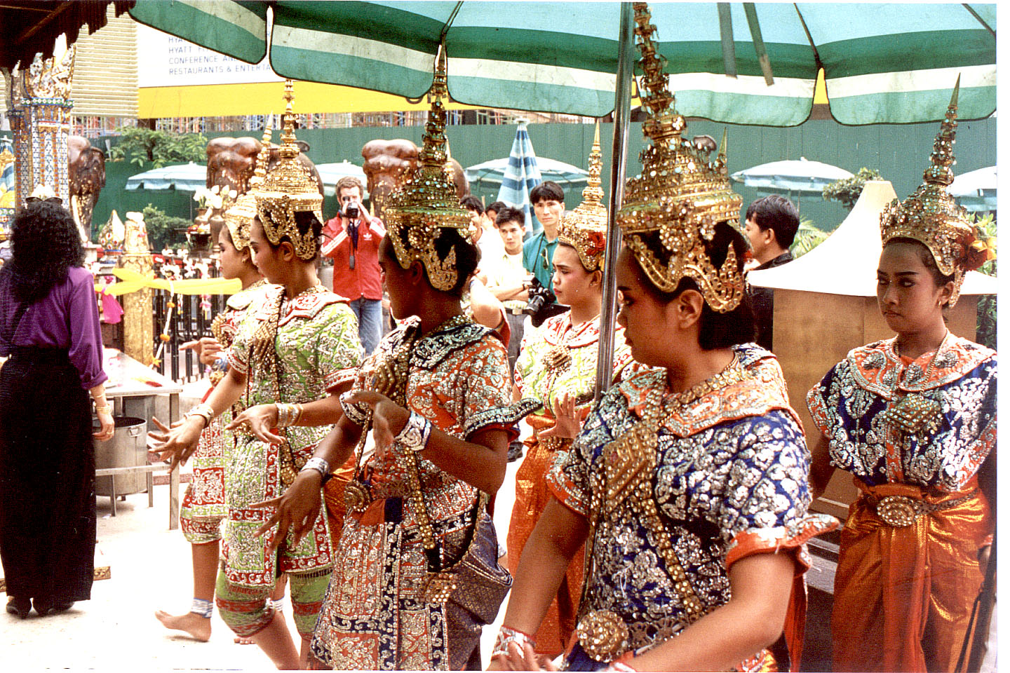 059.jpg, Erawan Temple
near Imperial Hotel