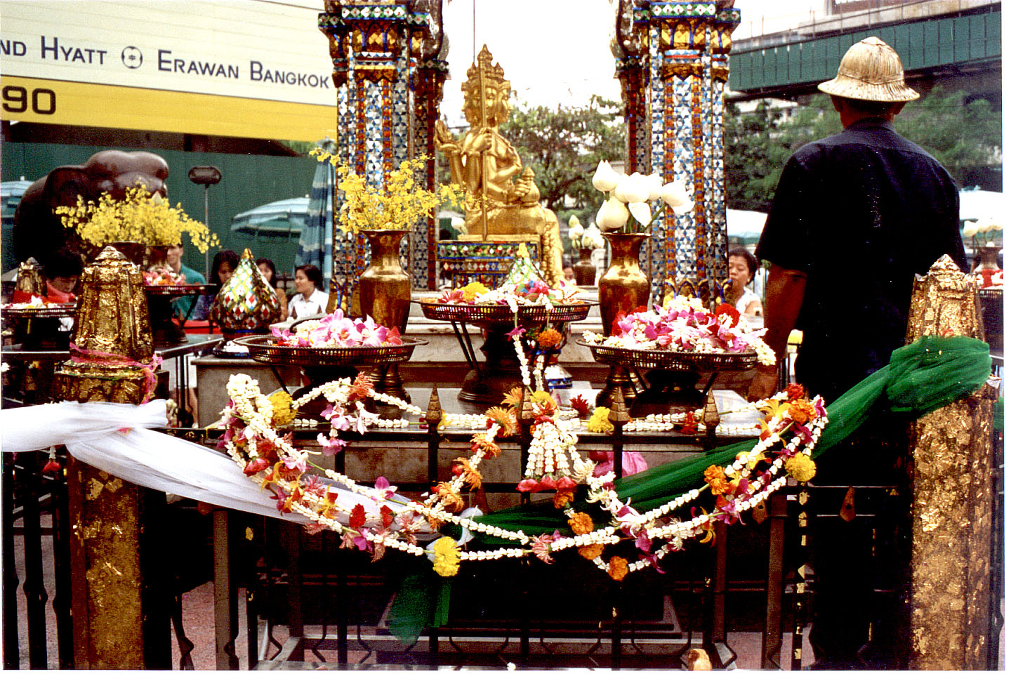 067.jpg, Erawan Temple
near Imperial Hotel