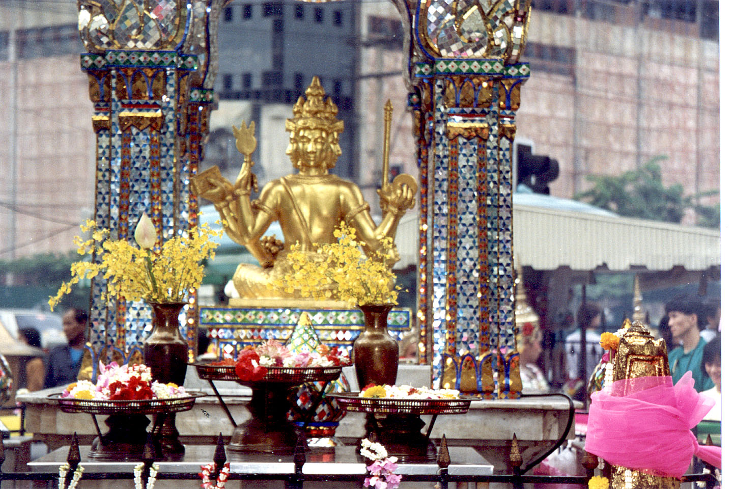 069.jpg, Erawan Temple
near Imperial Hotel